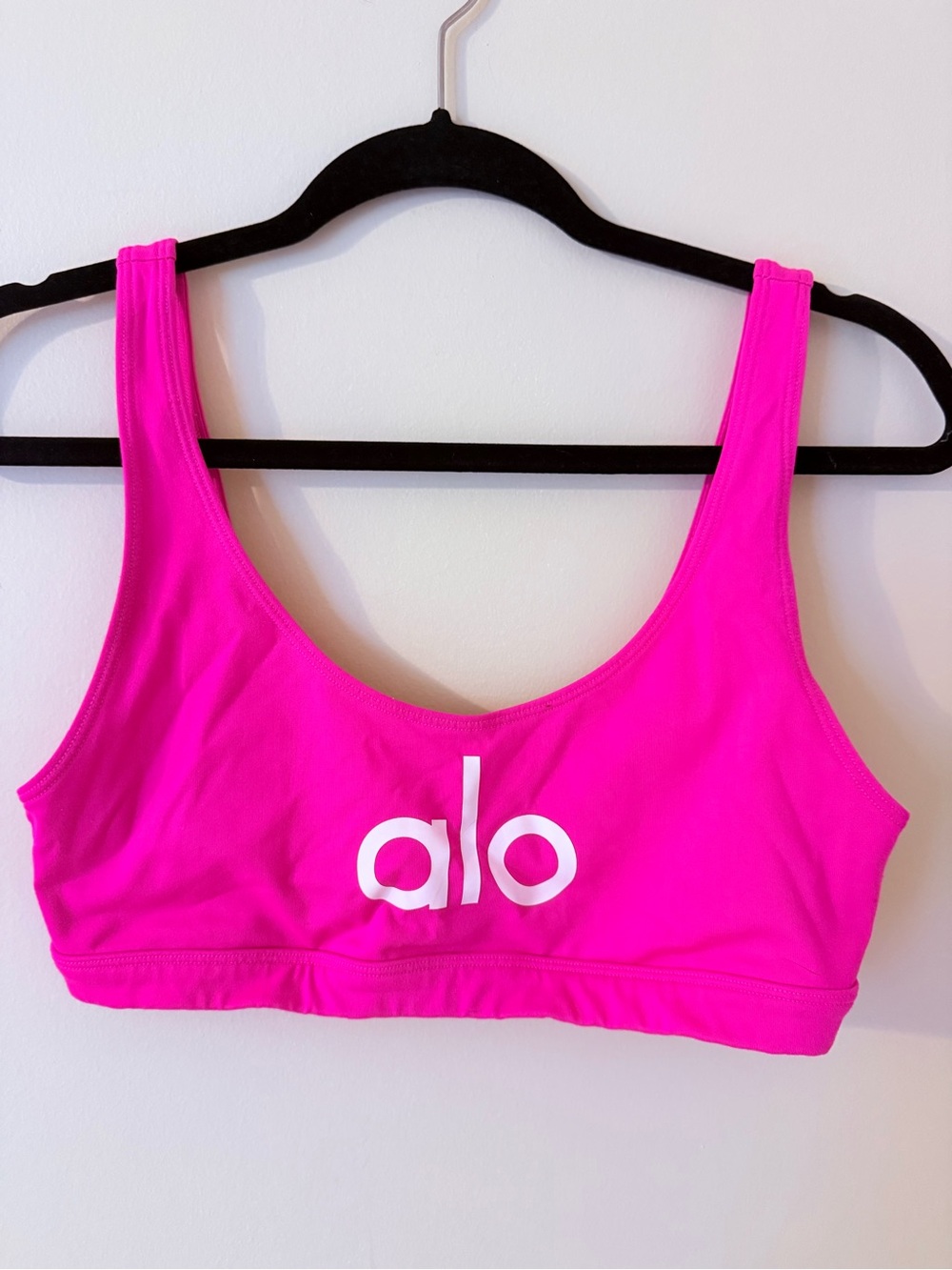 ALO YOGA• Scoop Neck Sports Bra in Hot Pink